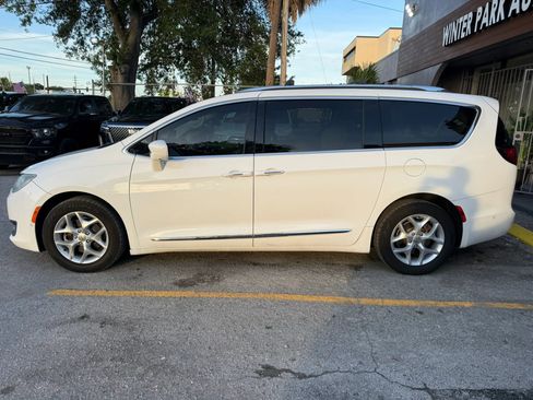 Used 2017 Chrysler Pacifica Touring-L Plus w/ Advanced Safetytec Group FWD image 4