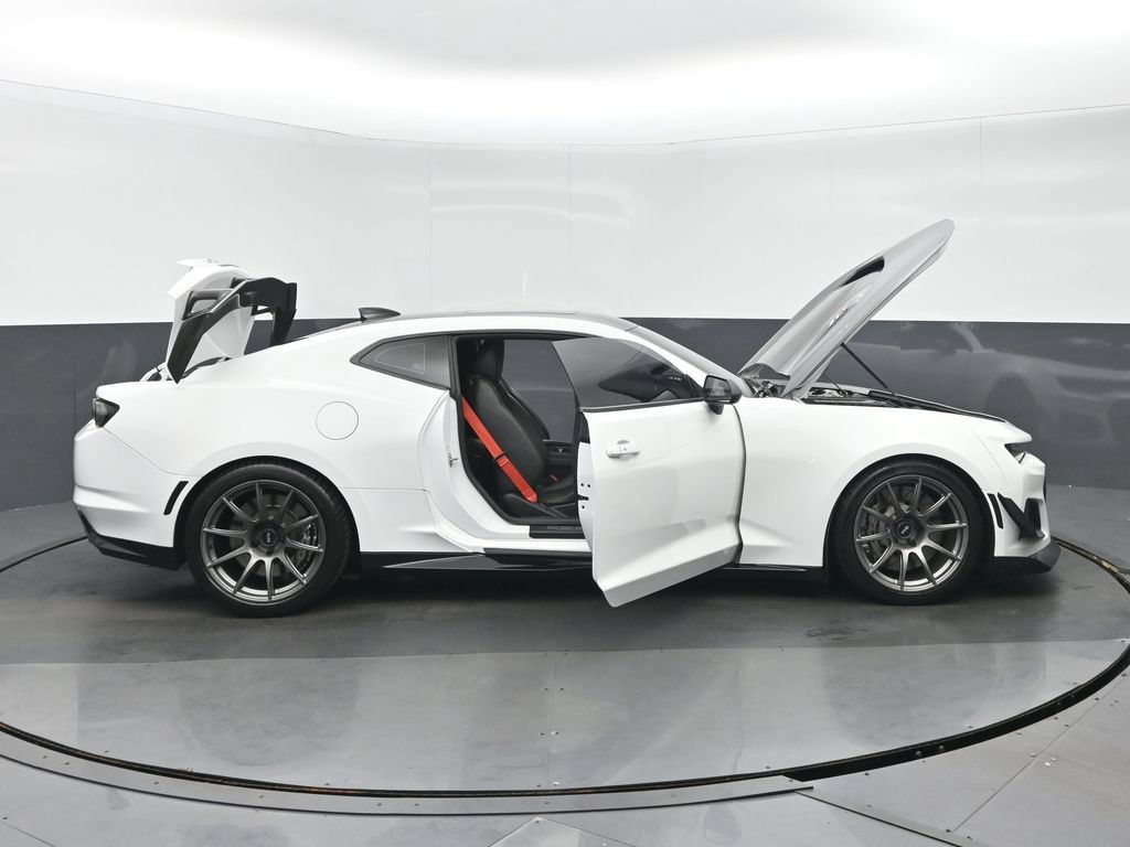 Used 2019 Chevrolet Camaro ZL1 RWD image 37