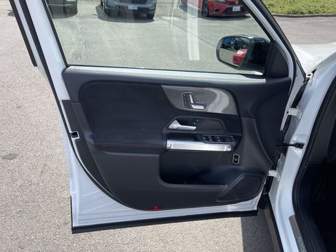 Used 2023 Mercedes-Benz GLB 250 4MATIC image 16
