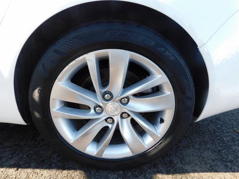 Used 2014 Buick Regal image 25