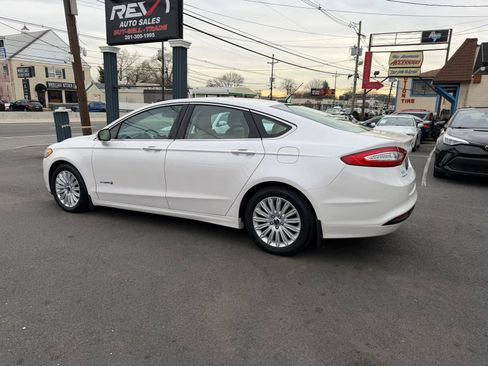 Used 2016 Ford Fusion SE w/ Equipment Group 502A FWD image 4