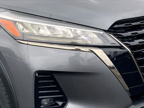 Used 2022 Nissan Kicks SR w/ Premium Package FWD image 28