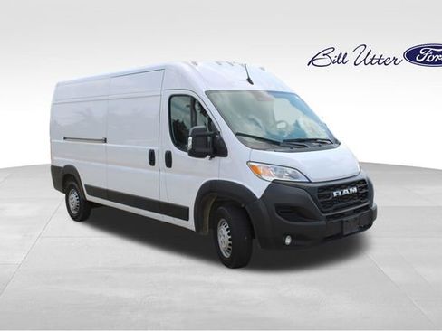 Used 2024 RAM ProMaster 2500 w/ Convenience Group FWD image 3