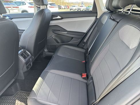 Used 2022 Volkswagen Taos SE image 25