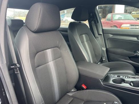 Used 2025 Honda Civic Sport image 25