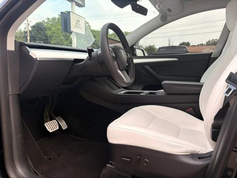 Used 2023 Tesla Model Y Performance AWD/4WD image 17