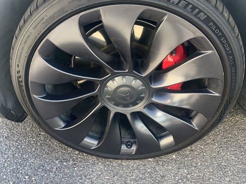 Used 2020 Tesla Model Y Performance image 9