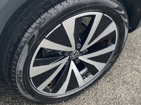 Certified 2024 Volkswagen Taos SE FWD image 22
