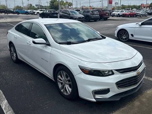Used 2017 Chevrolet Malibu LT w/ Leather Package FWD image 2