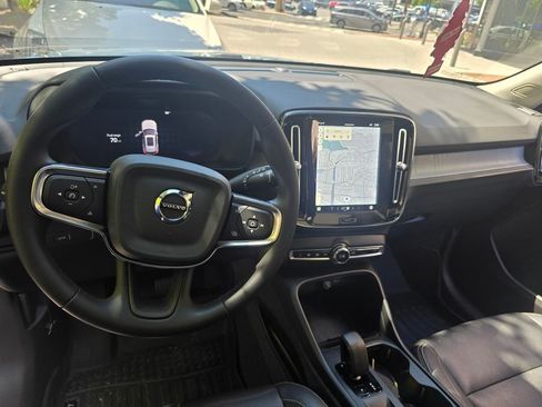 Used 2024 Volvo XC40 B5 Core AWD/4WD image 9