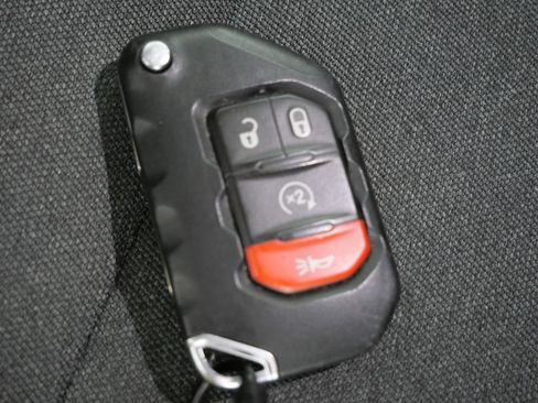 Used 2024 Jeep Wrangler Unlimited Sahara AWD/4WD image 31
