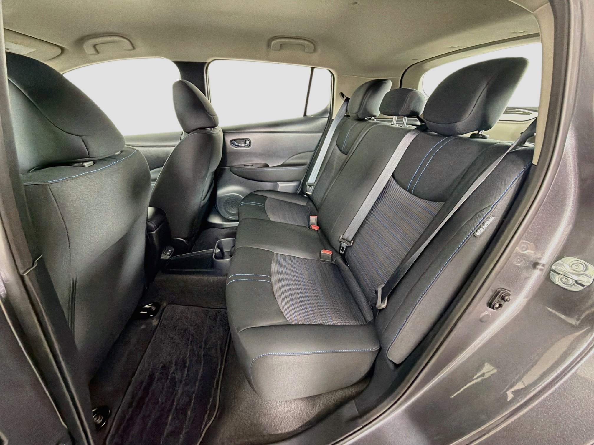 Used 2025 Nissan Leaf S FWD image 26