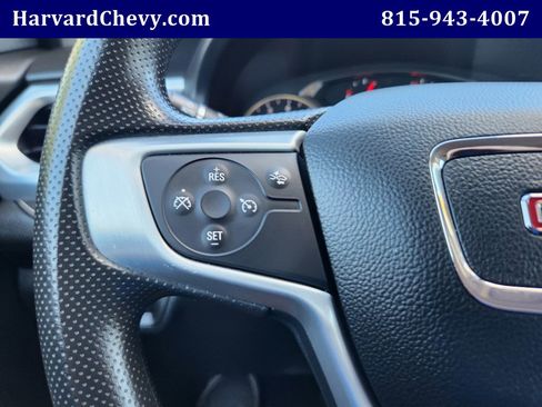 Used 2023 GMC Acadia SLE image 17