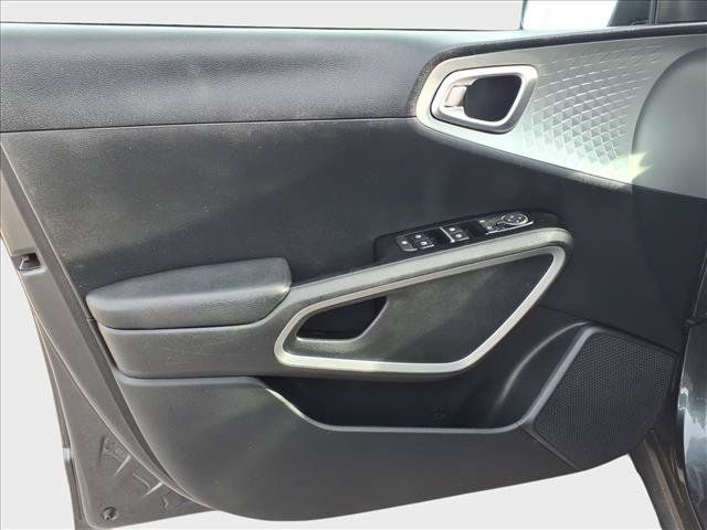 Used 2024 Kia Soul LX w/ Option Group 015 FWD image 28