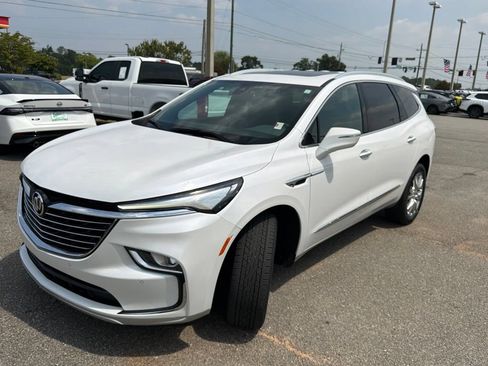 Used 2023 Buick Enclave Essence w/ Experience Buick Package FWD image 17