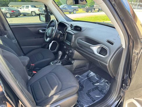 Used 2020 Jeep Renegade Latitude w/ Cold Weather Group FWD image 20