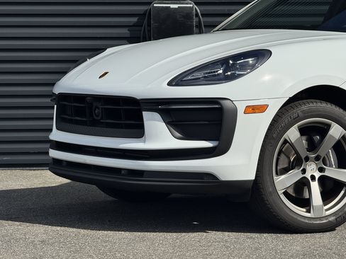 Used 2023 Porsche Macan AWD/4WD image 13