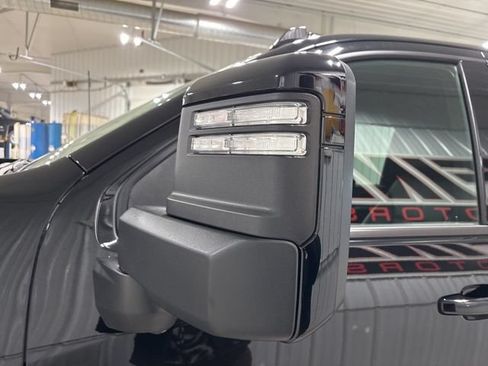 Used 2025 Chevrolet Silverado 2500 High Country w/ Midnight Edition AWD/4WD image 15