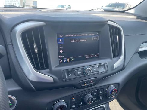 Used 2024 GMC Terrain SLE w/ Driver Convenience Package FWD image 15