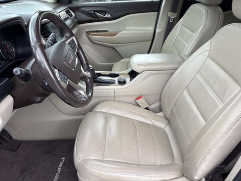 Used 2019 GMC Acadia Denali w/ Technology Package FWD image 15