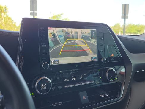 Used 2022 Toyota Highlander Limited image 23