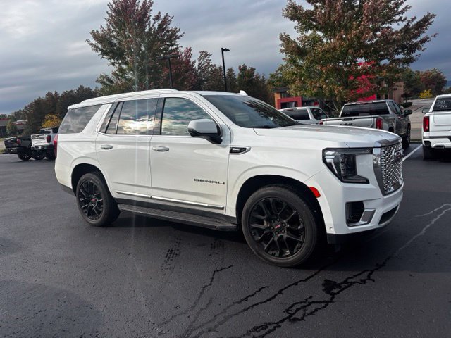Used 2023 GMC Yukon Denali w/ Advanced Technology Package AWD/4WD image 4