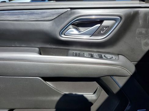 Used 2021 GMC Yukon XL SLT w/ SLT Premium Package image 16