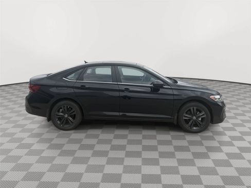 Certified 2022 Volkswagen Jetta SE w/ Panoramic Sunroof Package FWD image 13