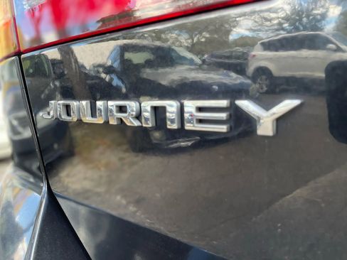 Used 2012 Dodge Journey SXT w/ Flexible Seating Group image 11