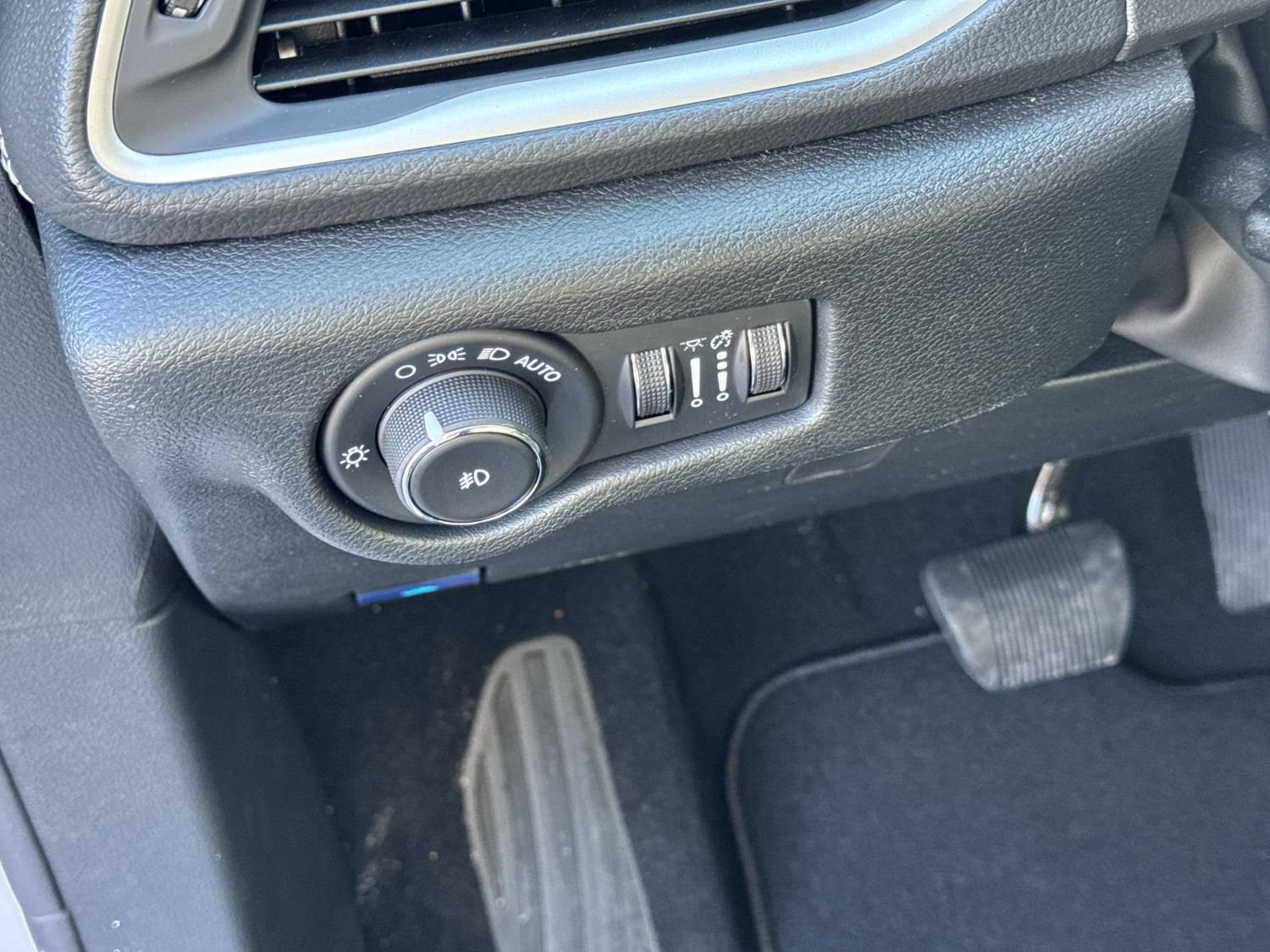 New 2026 Chrysler Pacifica Select w/ S Appearance Package FWD image 27