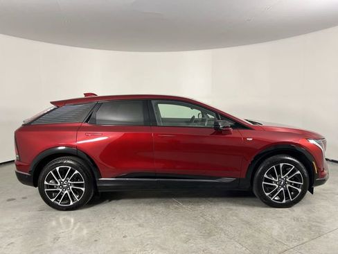 Used 2025 Cadillac Optiq Sport 1 AWD/4WD image 9