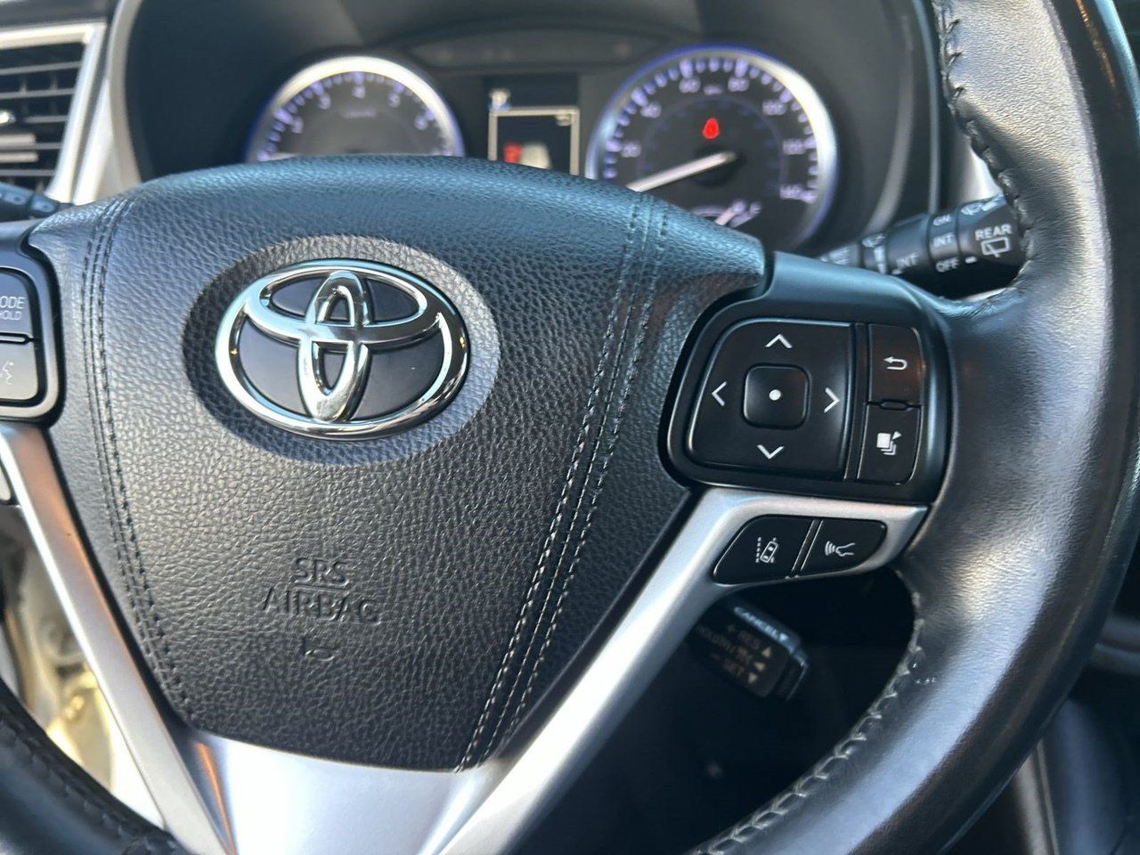Used 2018 Toyota Highlander XLE FWD image 22