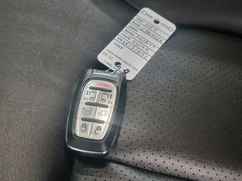 Used 2024 Chrysler Pacifica Touring-L image 27