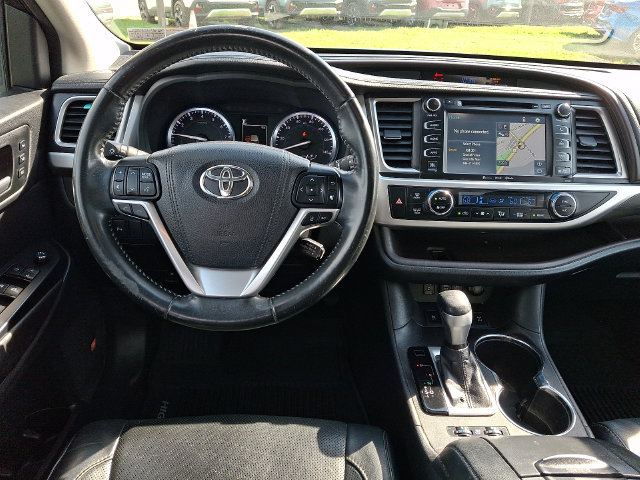 Used 2017 Toyota Highlander Limited AWD/4WD image 11