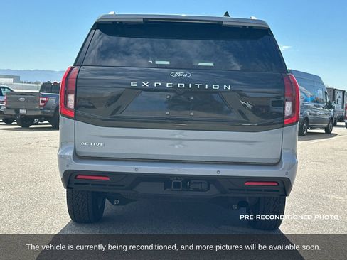 Used 2025 Ford Expedition Active AWD/4WD image 5