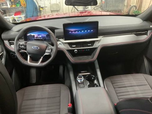 Used 2025 Ford Explorer ST-Line w/ ST-Line Street Pack AWD/4WD image 7
