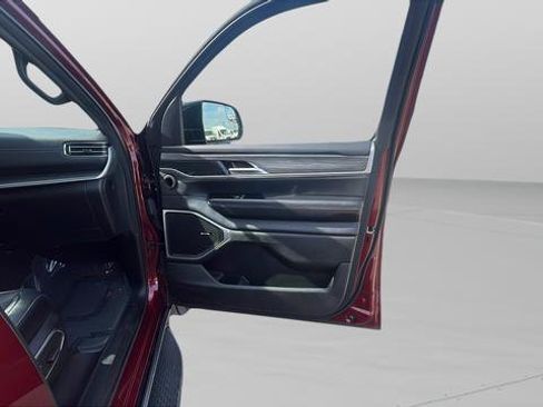 Used 2024 Jeep Wagoneer L Series II w/ Flexible Seating Group AWD/4WD image 27