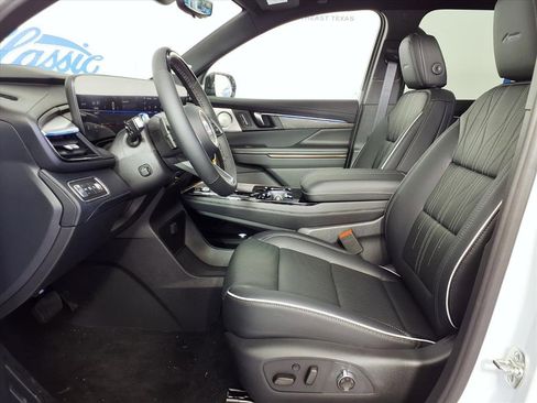 New 2026 Buick Enclave Avenir image 7