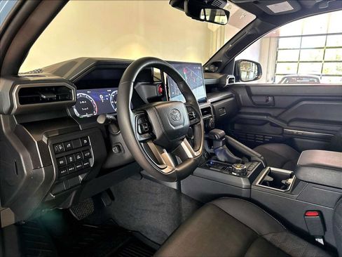 Used 2025 Toyota 4Runner TRD Off-Road Premium AWD/4WD image 7