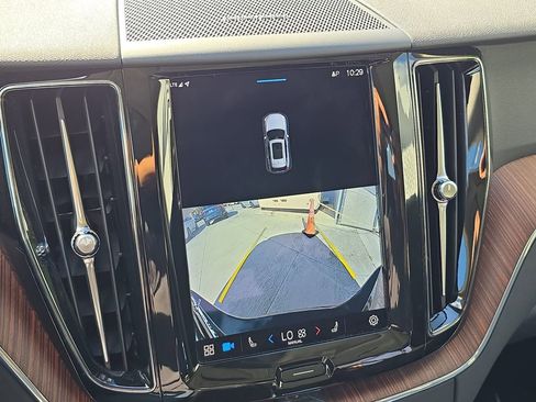 Certified 2023 Volvo XC60 B5 Plus image 23