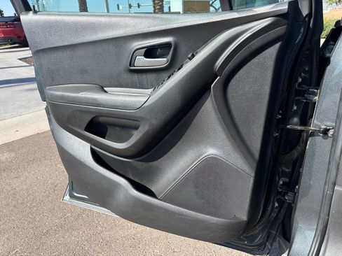 Used 2019 Chevrolet Trax LS FWD image 11
