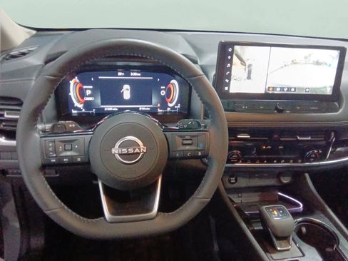 Used 2024 Nissan Rogue SL w/ SL Premium Package image 12