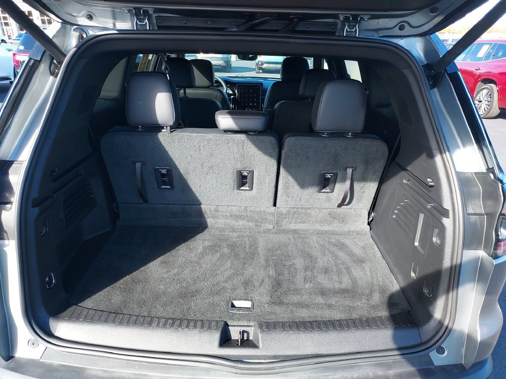 Used 2026 GMC Acadia Elevation w/ Elevation Premium Package FWD image 9