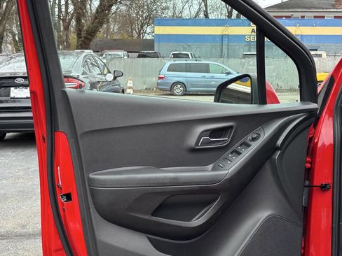 Used 2018 Chevrolet Trax LT image 9