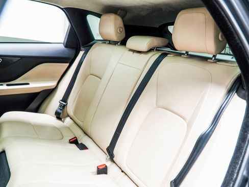 Used 2020 Jaguar F-PACE Premium image 43