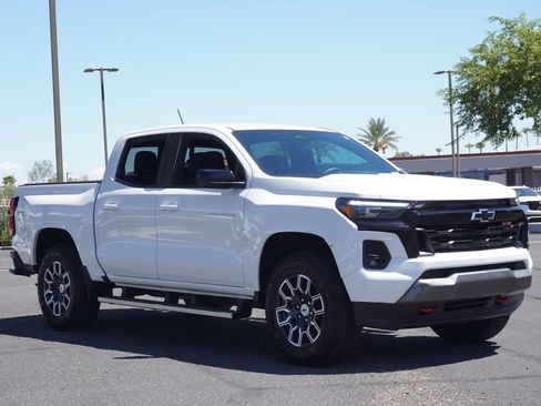 Used 2024 Chevrolet Colorado Z71 w/ Z71 Convenience Package 2 AWD/4WD image 5