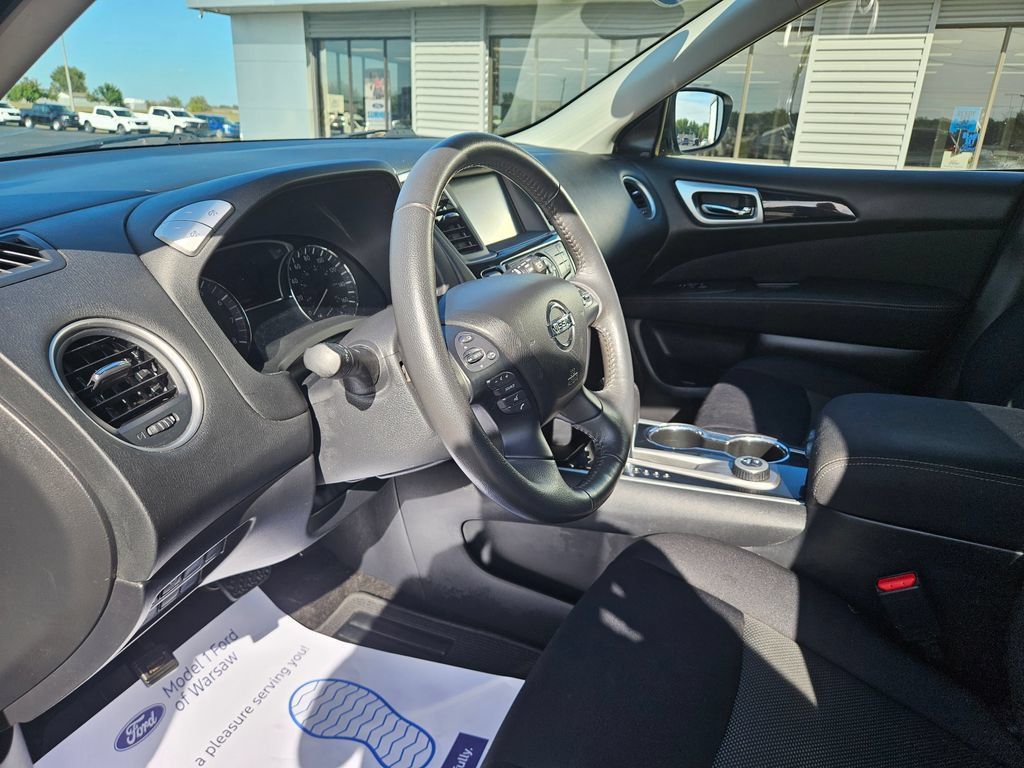 Used 2017 Nissan Pathfinder SV w/ SV Tech Package AWD/4WD image 15