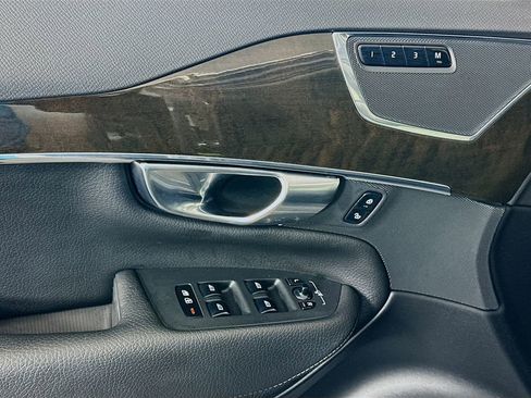 Used 2017 Volvo XC90 T5 Momentum w/ Vision Package FWD image 17