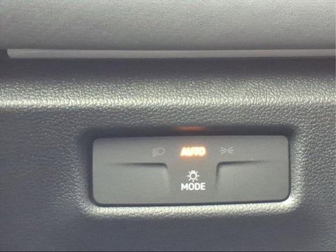 New 2026 Volkswagen Tiguan SE image 23