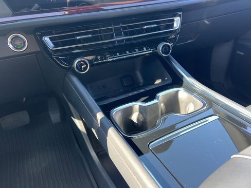 Used 2024 Chevrolet Traverse RS image 23